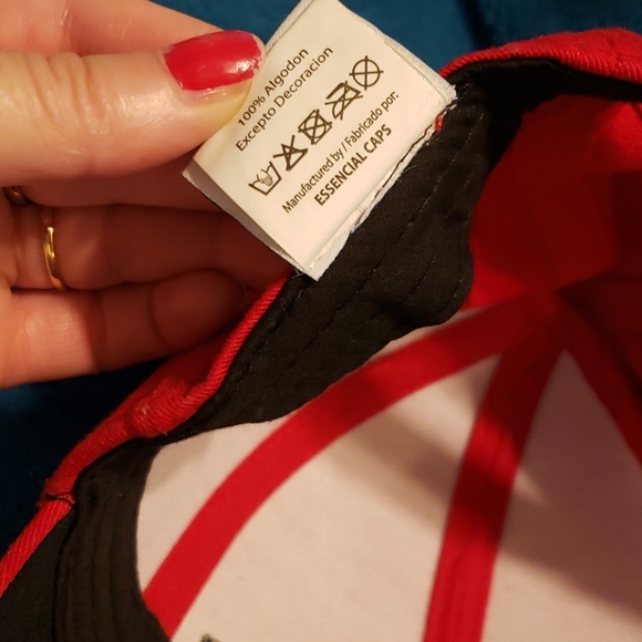 Disney hat - Picture 6 of 9